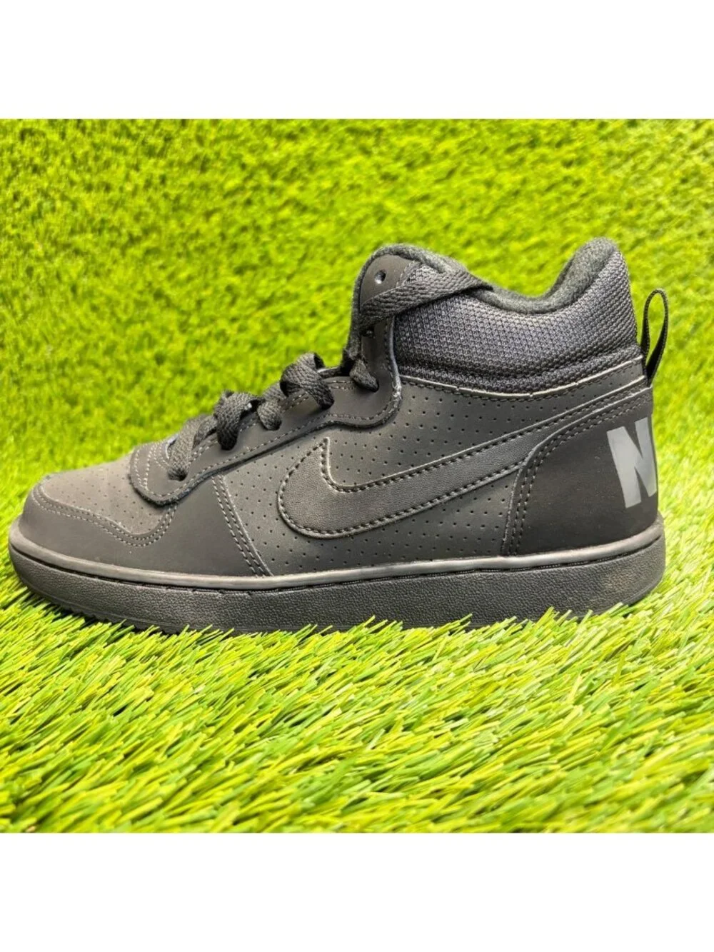 Nike Court Borough Mid GS Boys Size 4Y Triple Black Athletic Shoes Sneakers